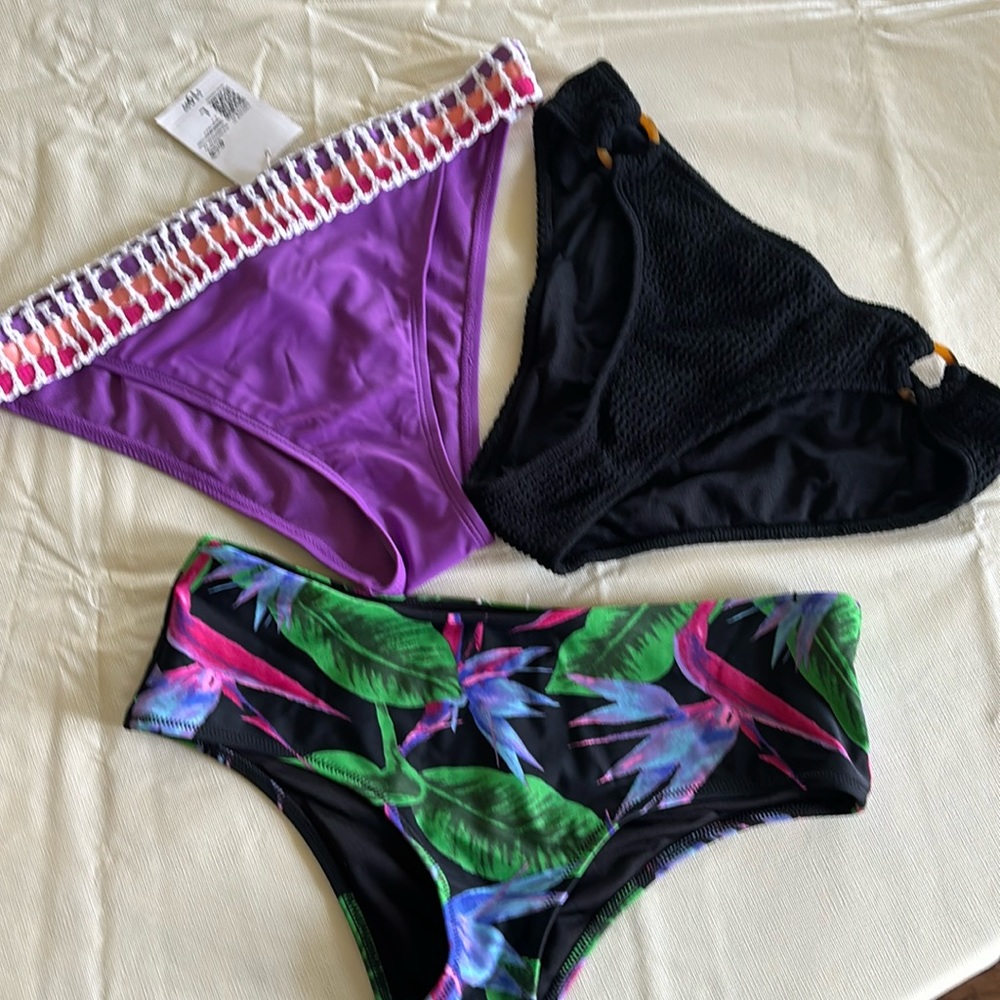 Bundle Forever 21 bikini bottom.